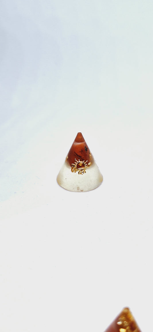 Orgonite cône XS - Jaspe rouge, étoile ou soleil, or