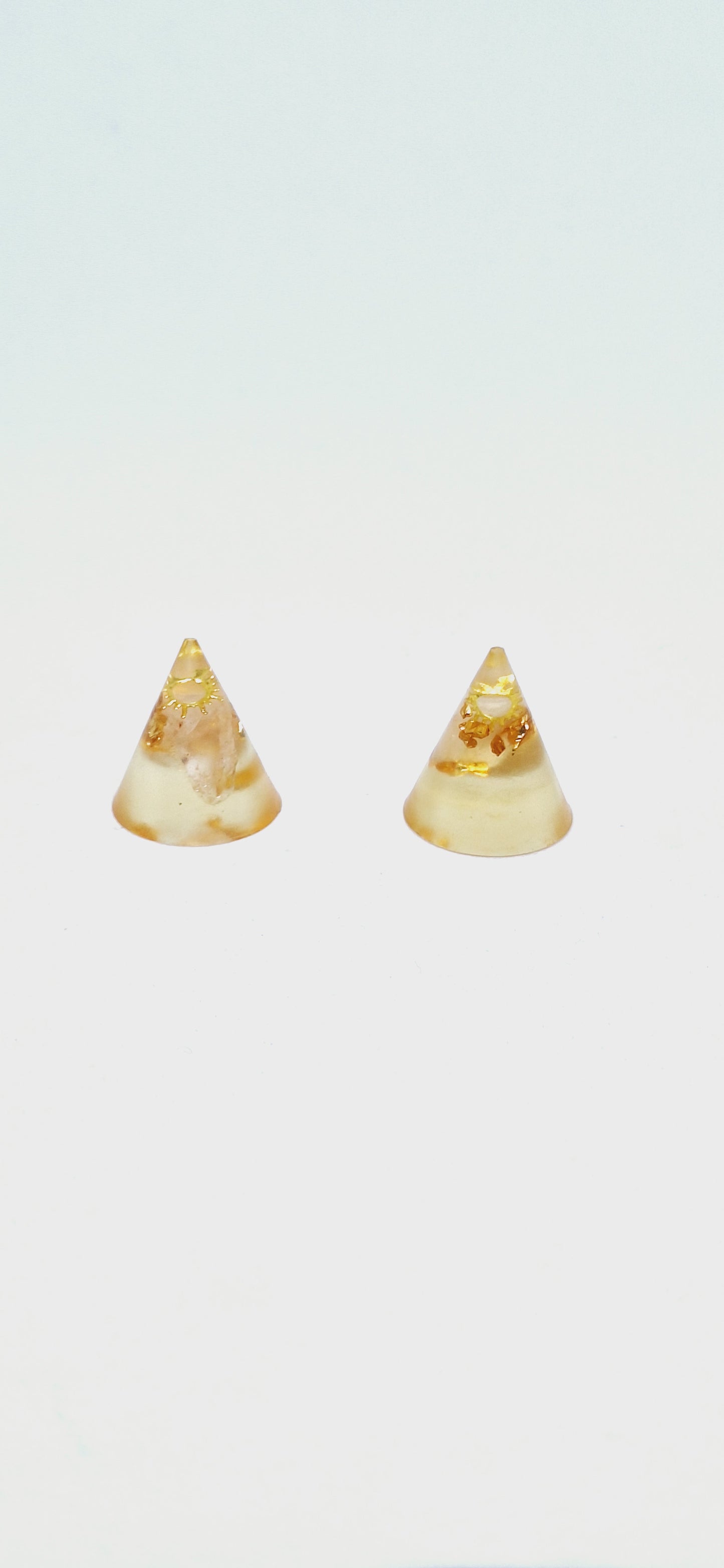 Orgonite cône XS - Citrine, soleil, or