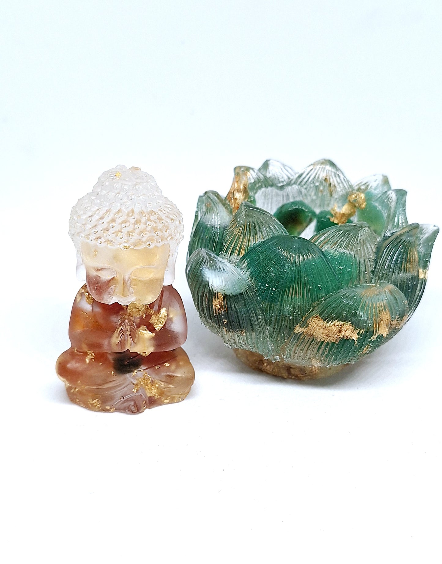 Orgonite Bouddha agate rouge dans sa fleur de lotus en agate verte 🪷