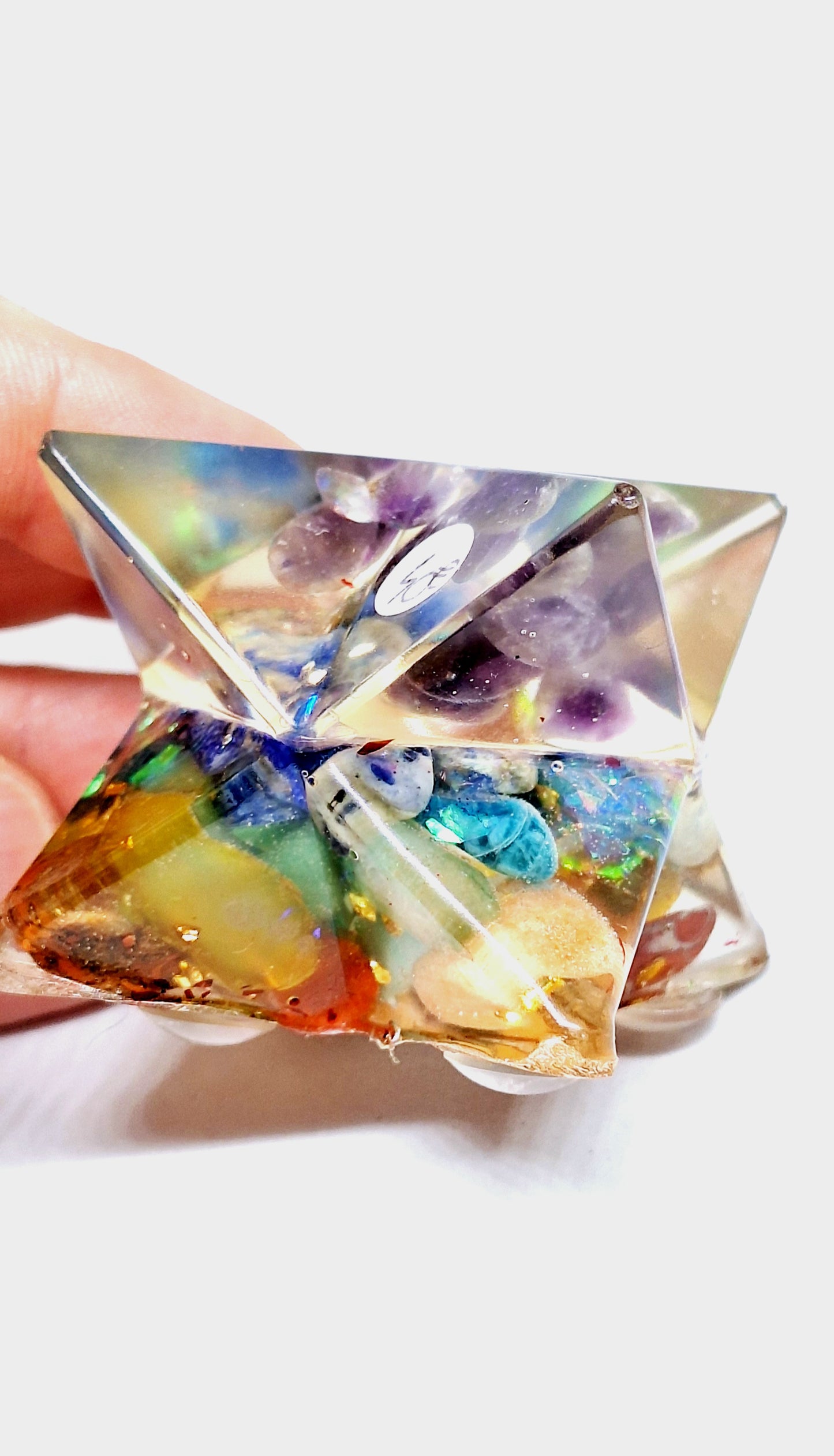 Orgonite de rééquilibrage global et d'harmonisation des chakras - Merkaba M, or