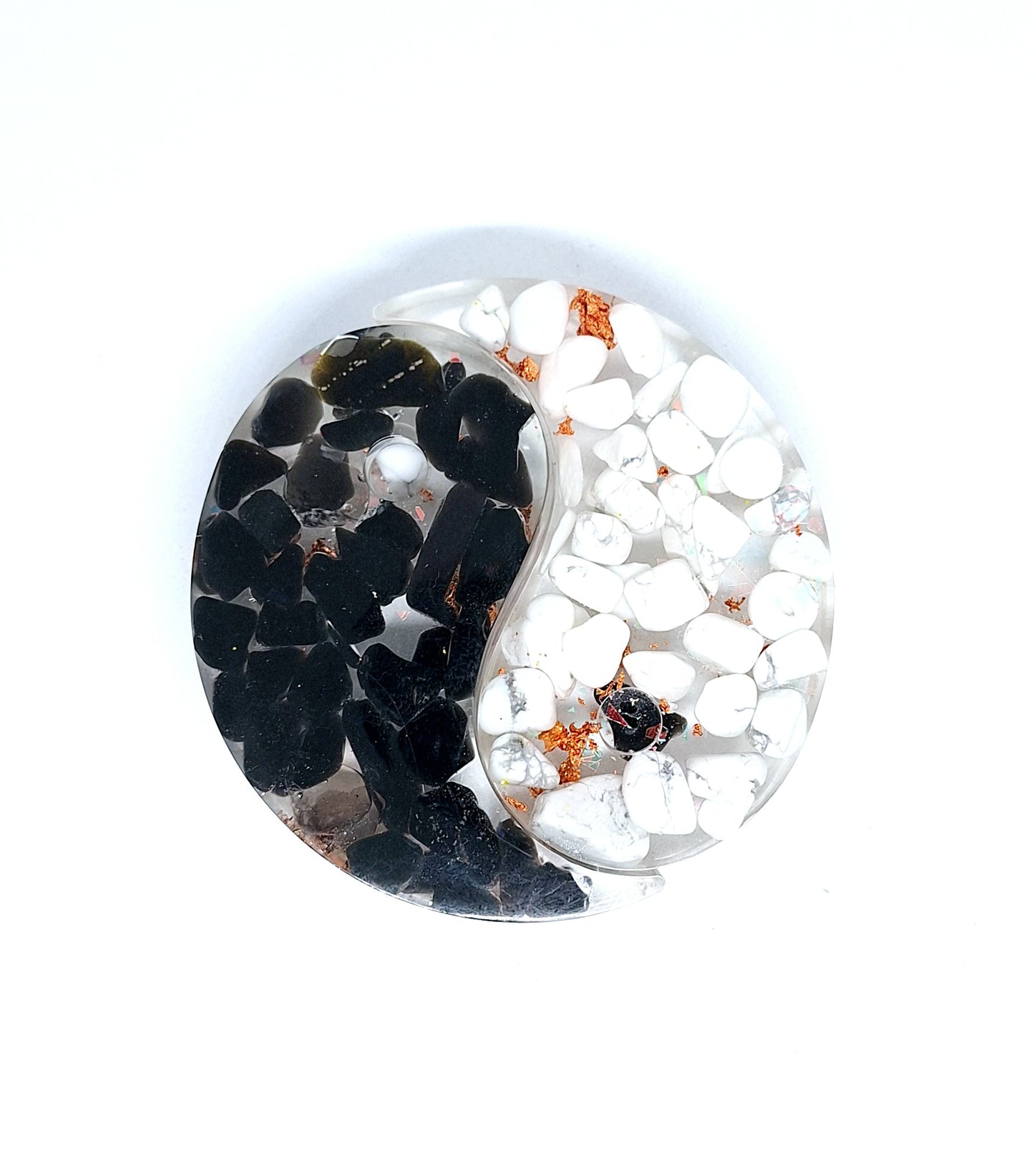 Orgonite Yin et Yang, howlite et obsidienne, cuivre