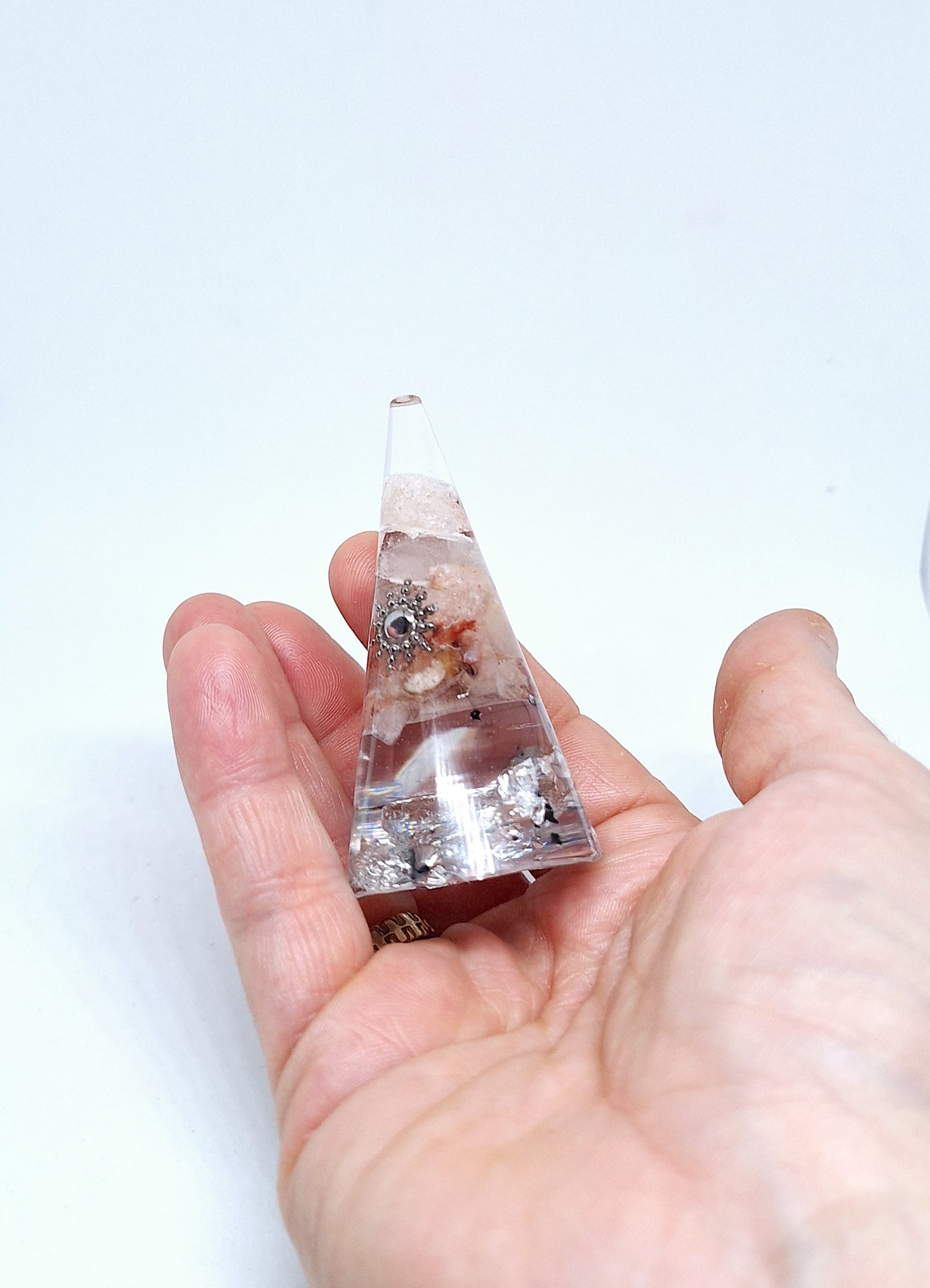 Orgonite cône M - Quartz hematoïde, soleil, aluminium