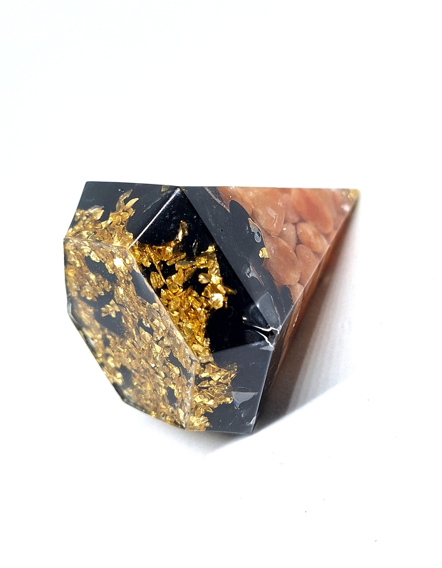 Orgonite - Pyramide pentagonale L, fleur de vie, aventurine orange et obsidienne, aluminium doré