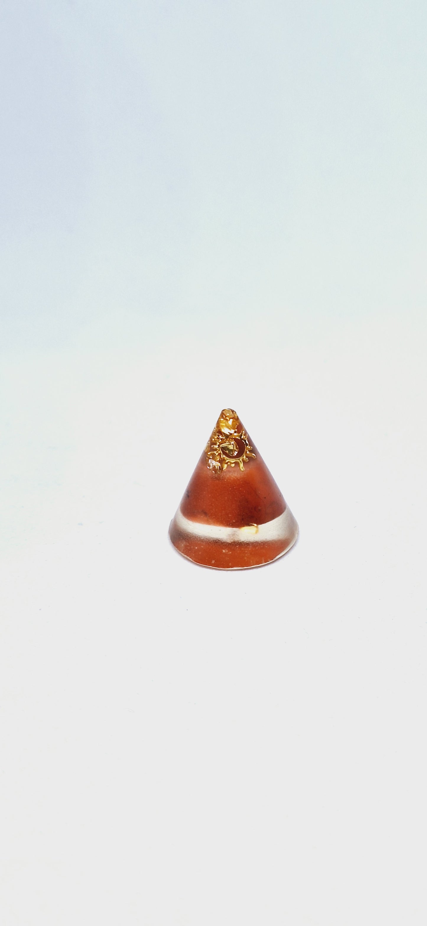 Orgonite cône XS - Jaspe rouge, étoile ou soleil, or