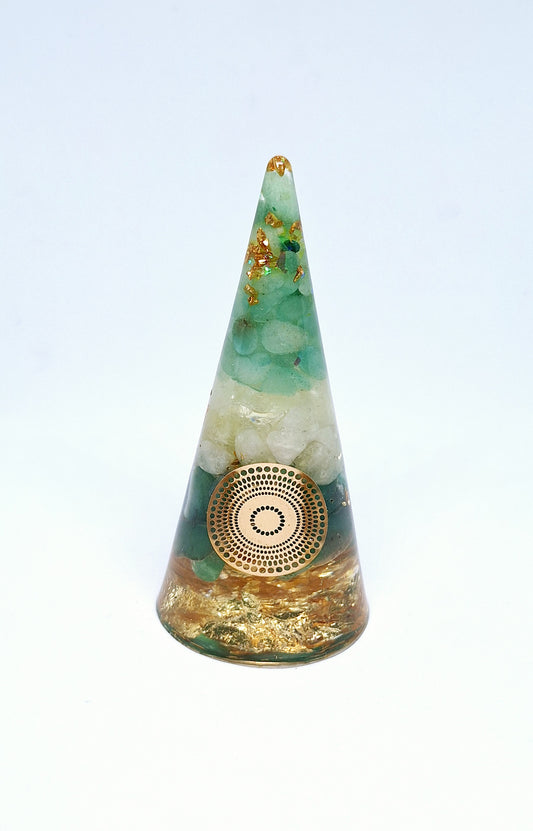 Orgonite cône XL - Aventurine verte, citrine et agate verte, mandala et or