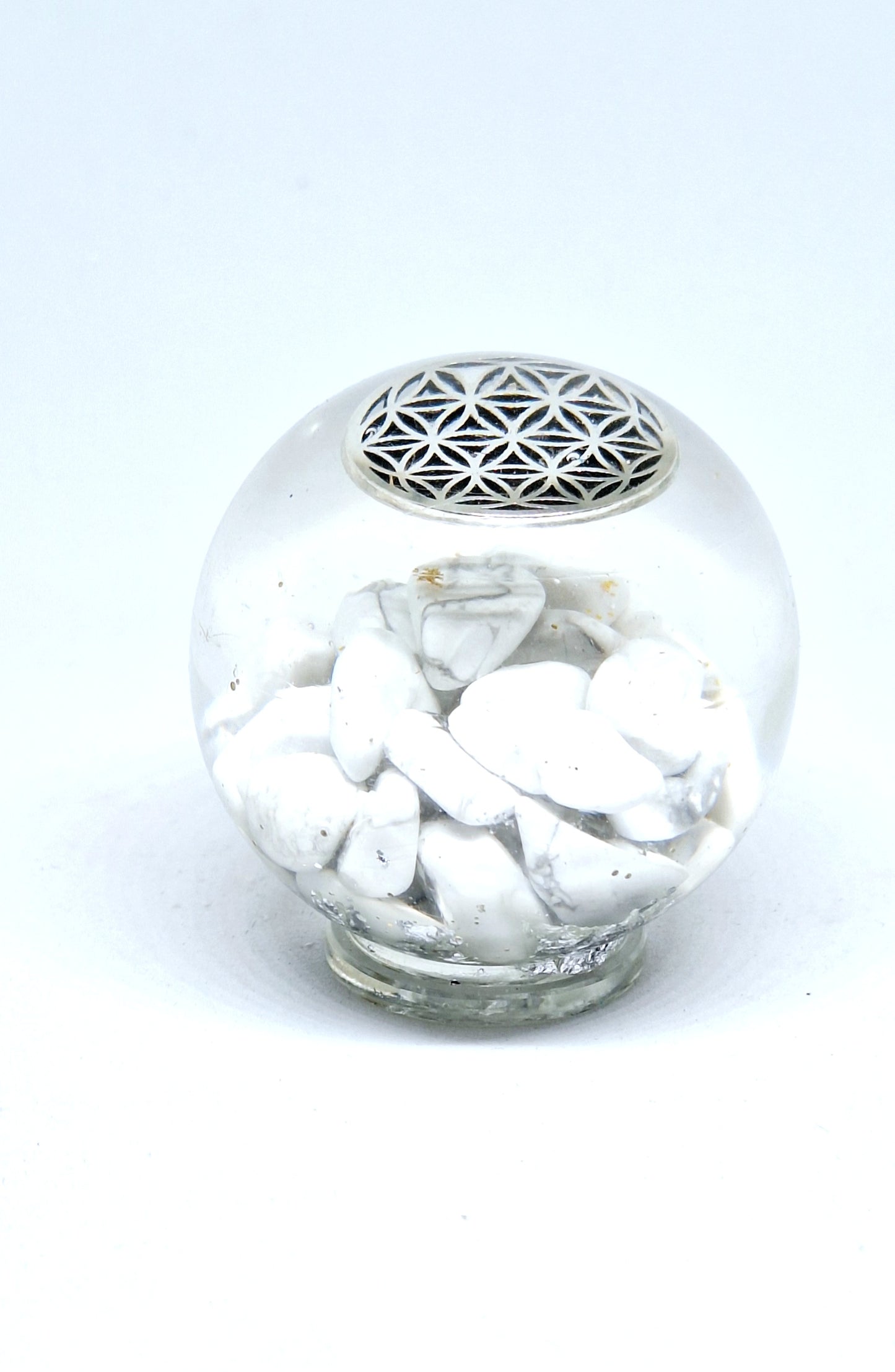 Orgonite Sphère M - Howlite, fleur de vie, aluminium